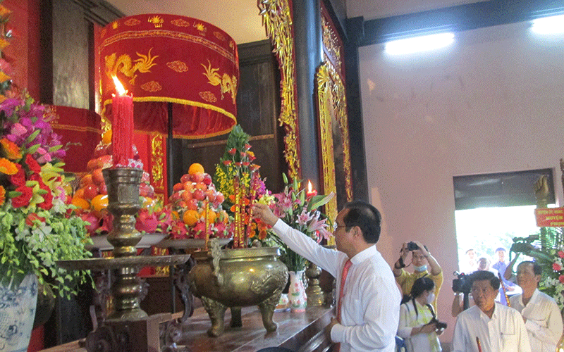 Lãnh đạo tỉnh Long An Dâng hương tưởng niệm 152 năm ngày hy sinh Anh hùng dân tộc Nguyễn Trung Trực.
