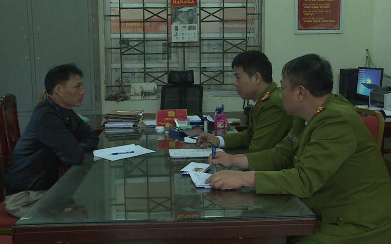 Phạm Văn Việt tại cơ quan công an.