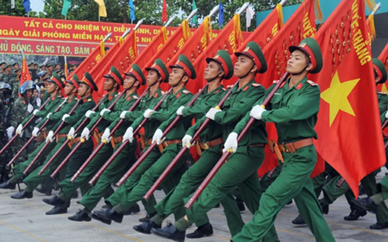 Luyện tập duyệt binh kỷ niệm Ngày giải phóng hoàn toàn miền nam, thống nhất đất nước năm 2015. (Ảnh: TTXVN)