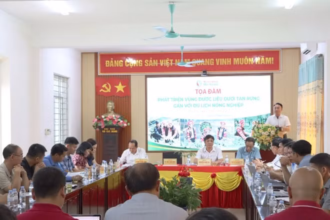 Đại biểu dự Tọa đàm.