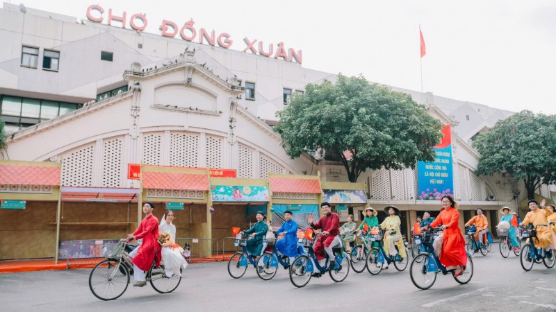 Quận Hoàn Kiếm đang ngày càng thu hút khách du lịch nhờ những nét đẹp văn hóa.