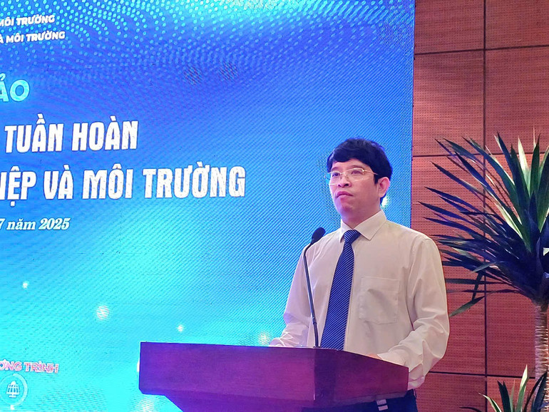 Phó giáo sư, Tiến sĩ Nguyễn Đình Thọ phát biểu đề dẫn: Kinh tế tuần hoàn, xu hướng tất yếu và cơ hội cho Việt Nam trong kỷ nguyên xanh. z6828721916503-5e3b33f083d18a992b1ea3a142d04eeb.jpg