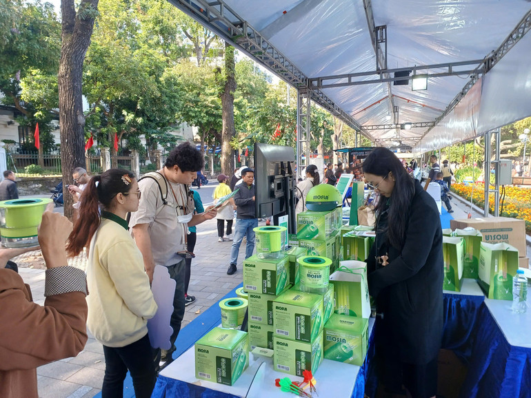 Techfest Vietnam 2025 بہت سے اسٹارٹ اپس کے لیے اپنے اختراعی آئیڈیاز کو ظاہر کرنے کا ایک موقع ہے۔ z7326848510150-2cf804926fe5ac2c3591ea923b3bbc21.jpg