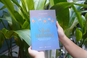 Tác phẩm được chia thành ba phần, như ba chương giao hưởng cảm xúc.