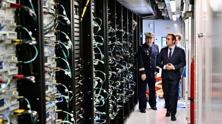 le-ministre-des-armees-lors-de-linauguration-du-supercalculateur-classifie-dedie-a-lia-ministere-des-armees.jpg