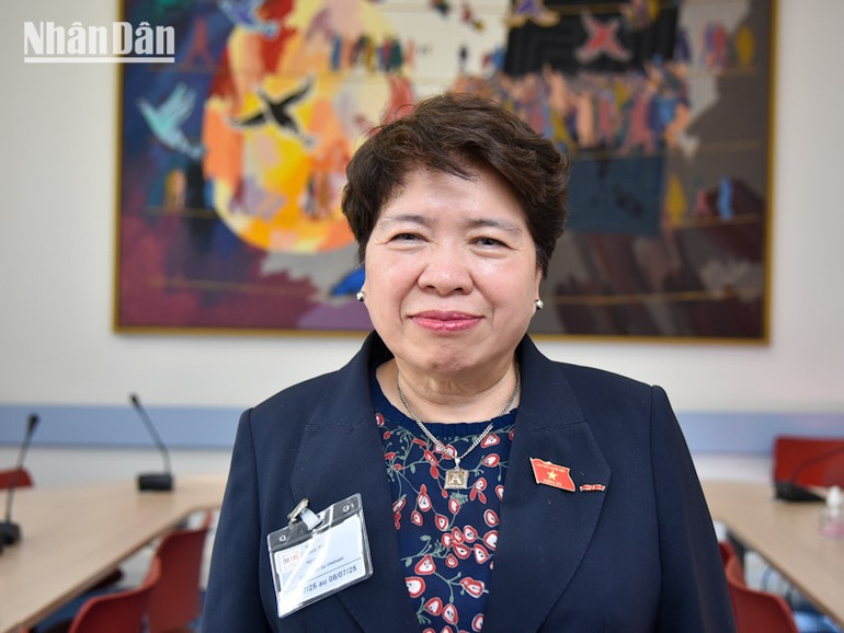 Bà Nguyễn Thúy Anh tin tưởng, quan hệ Việt Nam-Pháp, trong đó có ngoại giao nghị viện, sẽ còn tiếp tục ngày càng phát triển sâu rộng, hướng tới những thành tựu mới trong tương lai. nghi-si-huu-nghi-viet-phap-duy-8.jpg