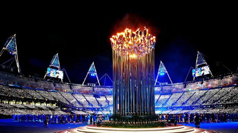 Ngọn đuốc Thế vận hội trong Lễ bế mạc Olympic London 2012. (Ảnh: IOC) the-olympic-flame-during-the-closing-ceremony-of-the-olympic-games-london-2012-ioc-png.png