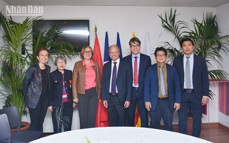 Bà Hermine Malherbe nhận thấy sự tương đồng tiềm năng giữa thành phố Perpignan và một số địa phương của Việt Nam. (Ảnh: MINH DUY) perpignan-phap-duy-9.jpg