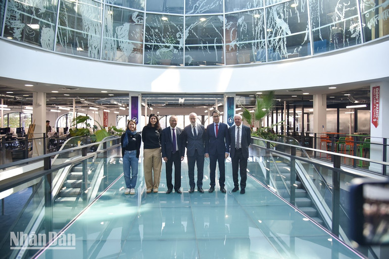 Trường 42, cơ sở đào tạo lập trình hàng đầu thế giới được sáng lập bởi doanh nhân, nhà đầu tư người Pháp Xavier Niel. (Ảnh: MINH DUY) perpignan-phap-duy-4.jpg