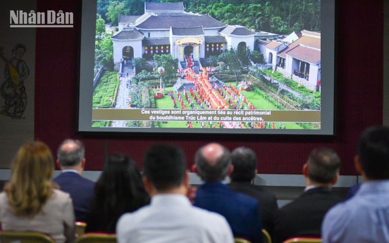 Các đại biểu đánh giá cao những giá trị hòa bình, hòa giải và hòa hợp mà Việt Nam cùng UNESCO chung chia sẻ. (Ảnh: MINH DUY) quang-ba-con-son-kiep-bac-unesco-duy-2.jpg