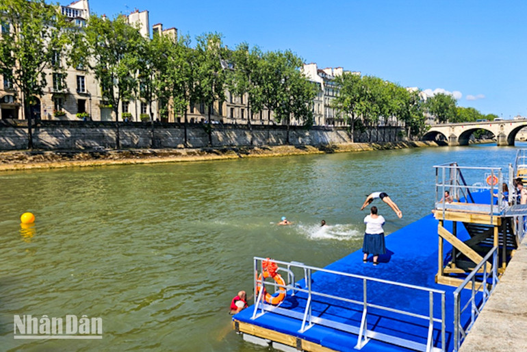 Sông Seine và sông Marne ở Pháp sẽ mở cửa cho hoạt động bơi lội an toàn từ mùa hè năm 2025, với ba địa điểm bơi lội tại nội thành Paris và một số địa điểm khác dọc sông Marne ở ngoại ô. (Ảnh: KHẢI HOÀN) olympic-paris-2024-duy-1.jpg