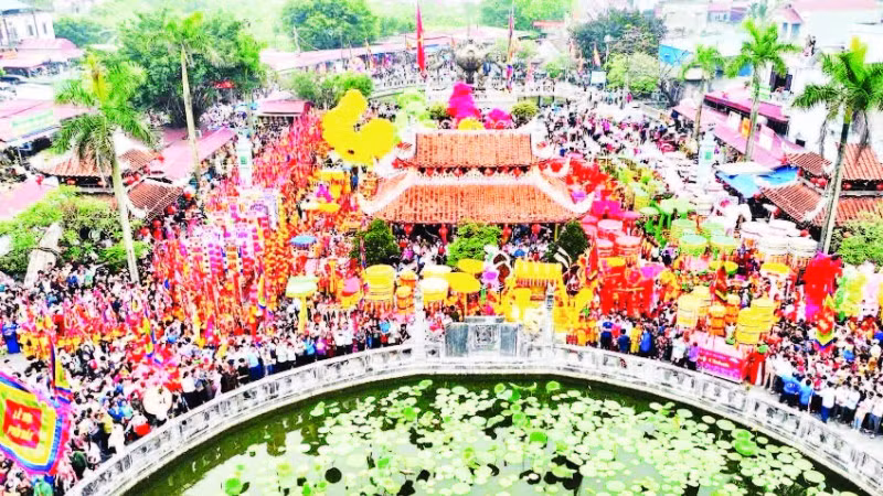 Mỗi năm, lễ hội Phủ Dầy, tỉnh Ninh Bình thu hút lượng lớn du khách.