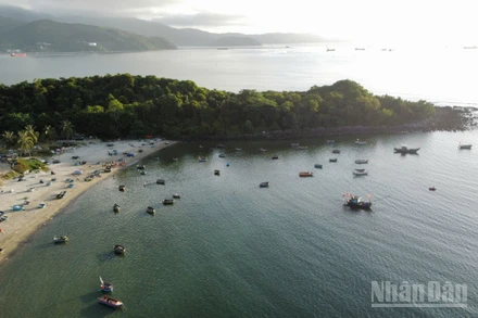 Ghềnh đá Nam Ô, nơi giao thoa giữa thiên nhiên kỳ vĩ và đời sống làng chài truyền thống.