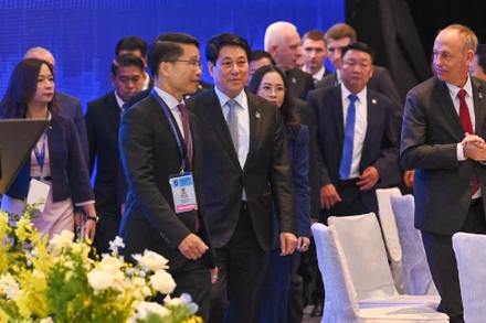 Chủ tịch nước Lương Cường chủ trì chiêu đãi các đoàn tham dự Lễ mở ký Công ước Hà Nội (Ảnh: THỦY NGUYÊN)