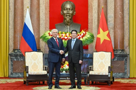 Chủ tịch nước Lương Cường tiếp Chủ tịch Duma Quốc gia Nga. (Ảnh: XUÂN KỲ)