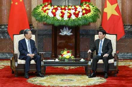 Chủ tịch nước Lương Cường tiếp Ủy viên trưởng Nhân đại toàn quốc Trung Quốc Triệu Lạc Tế. (Ảnh: Thủy Nguyên)