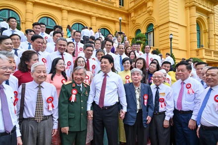 Chủ tịch nước Lương Cường gặp mặt, tuyên dương Người làm báo tiêu biểu toàn quốc.