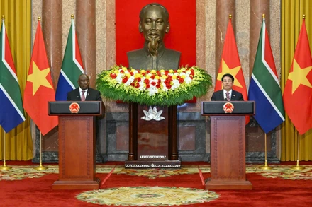 Chủ tịch nước Lương Cường và Tổng thống Nam Phi gặp gỡ báo chí (Ảnh: Thủy Nguyên)