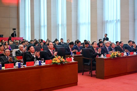 Chủ tịch Quốc hội Trần Thanh Mẫn và các đại biểu dự lễ kỷ niệm. (Ảnh: DUY LINH)