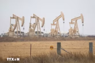 Giàn khoan dầu tại Texas, Mỹ. (Ảnh: THX/TTXVN)