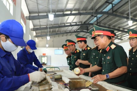 Kiểm tra công tác bao gói, bảo quản đạn dược tại Kho KV1, Cục Quân khí, Tổng cục Hậu cần-Kỹ thuật.