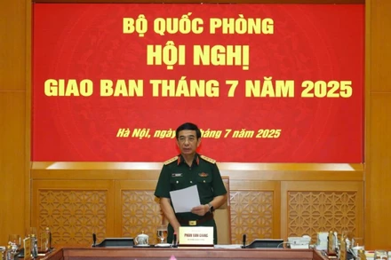 Đại tướng Phan Văn Giang, Ủy viên Bộ Chính trị, Phó Bí thư Quân ủy Trung ương, Bộ trưởng Quốc phòng chủ trì hội nghị.