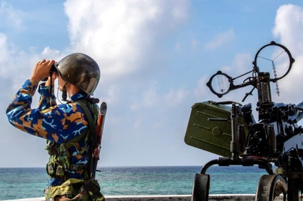 Chiến sĩ đảo Đá Thị, Lữ đoàn 146, Vùng 4 Hải quân quan sát mục tiêu trên không