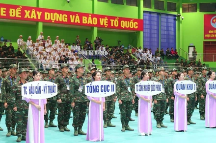 Các đoàn tại bế mạc hội thi. (Ảnh: TRỌNG ĐỨC)