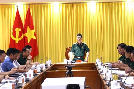 Thiếu tướng Hà Như Lợi, Phó Chủ nhiệm Tổng cục Hậu cần-Kỹ thuật, Phó Trưởng ban Chỉ đạo chính sách và nhà ở xã hội Bộ Quốc phòng phát biểu trong buổi làm việc.