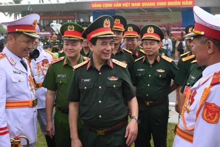 Bộ trưởng Quốc phòng Phan Văn Giang động viên các lực lượng tham gia diễu binh, diễu hành.