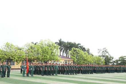 Lữ đoàn 649, Cục Xe máy-Vận tải. Tổng cục Hậu cần-Kỹ thuật thực hiện nội dung thi chào cờ.