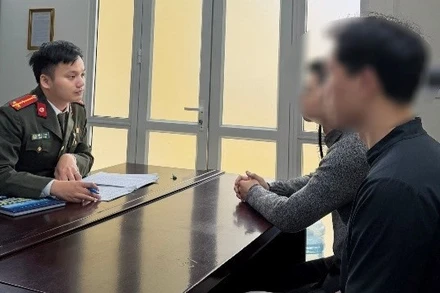 P.H.M và N.Đ.H làm việc tại cơ quan chức năng.