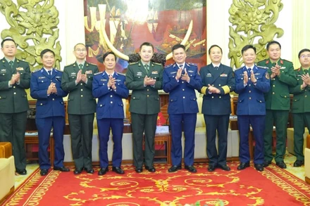 Các đại biểu tại buổi tiếp.