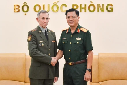 Thượng tướng Nguyễn Trường Thắng và Đại tá Belosludtsev Sergey Vladimirovich tại buổi tiếp.