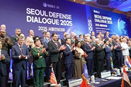 Các đoàn đại biểu chụp ảnh tại Đối thoại Quốc phòng Seoul lần thứ 14 (Đối thoại SDD-14) tại Hàn Quốc.