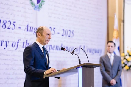 Ông Raul Pollak Giamprieto, Đại sứ Đặc mệnh toàn quyền Cộng hòa Đông Uruguay tại Việt Nam phát biểu tại Lễ kỷ niệm. (Ảnh: ĐSQ Uruguay tại Việt Nam)