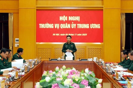 Đại tướng Phan Văn Giang chủ trì hội nghị Thường vụ Quân ủy Trung ương.