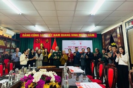 Ban Tổ chức chúc mừng các gia đình liệt sĩ đã hoàn thành tâm nguyện đưa các liệt sĩ trở về.