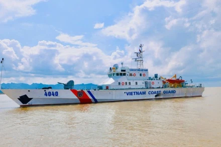 Tàu CSB 4040 chạy thử nghiệm đường dài trên biển.