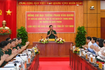 Đại tướng Phan Văn Giang, Ủy viên Bộ Chính trị, Phó Bí thư Quân ủy Trung ương, Bộ trưởng Quốc phòng tại buổi làm việc.