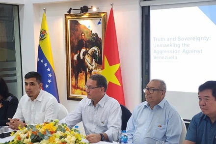 Các đại biểu tham gia buổi gặp gỡ hữu nghị Venezuela-Việt Nam. (Ảnh: KHẮC KIÊN)