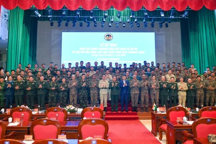 Các đại biểu tại lễ bế mạc.