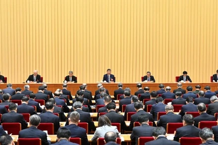 Ban Thường vụ Bộ Chính trị Trung ương Đảng Cộng sản Trung Quốc chủ trì Hội nghị. (Ảnh: Tân Hoa xã)