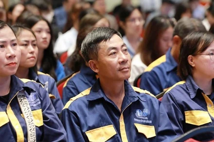 Đông đảo công nhân lao động ngành môi trường tham dự diễn đàn.