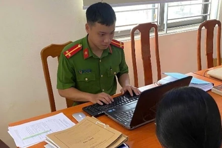Công an xã Bình Minh giải cứu sinh viên mắc bẫy "bắt cóc online".