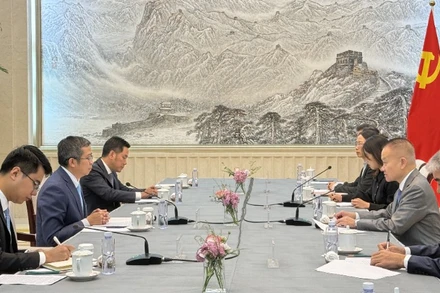 Toàn cảnh cuộc hội kiến giữa Đại sứ Phạm Thanh Bình với Trưởng Ban Liên lạc Đối ngoại Trung ương Đảng Cộng sản Trung Quốc Lưu Hải Tinh. (Ảnh: Đại sứ quán Việt Nam tại Trung Quốc)