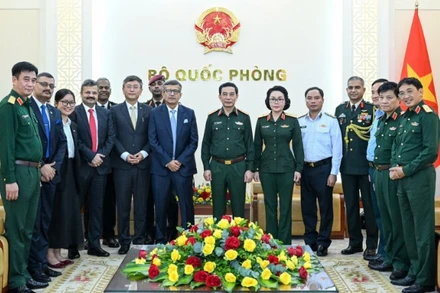 Các đại biểu tại buổi tiếp.