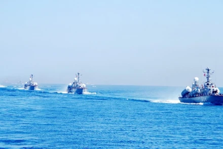 Biên đội tàu Lữ đoàn 172 huấn luyện trên biển. 