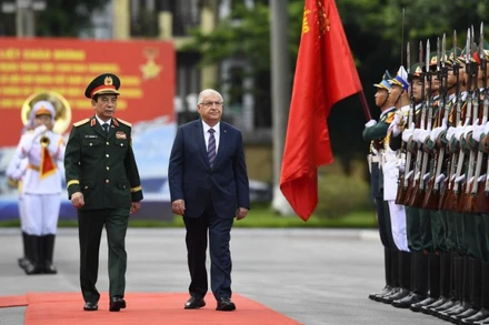 Đại tướng Phan Văn Giang, Ủy viên Bộ Chính trị, Phó Bí thư Quân ủy Trung ương, Bộ trưởng Quốc phòng và Ngài Yasar Guler, Bộ trưởng Quốc phòng Thổ Nhĩ Kỳ duyệt đội hình danh dự.