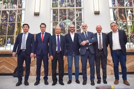 Đại sứ Đinh Toàn Thắng và Chủ tịch CCI tỉnh Pyrénées-Orientales khởi động "bước đi đầu tiên" cho sự hợp tác bền vững giữa Việt Nam và miền Nam nước Pháp. (Ảnh: KHẢI HOÀN)